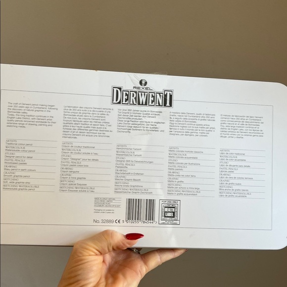 Rexel Derwent Watercolour 72 Pencils
in 2 layer Metal Case
Made in England - Picture 9 of 10